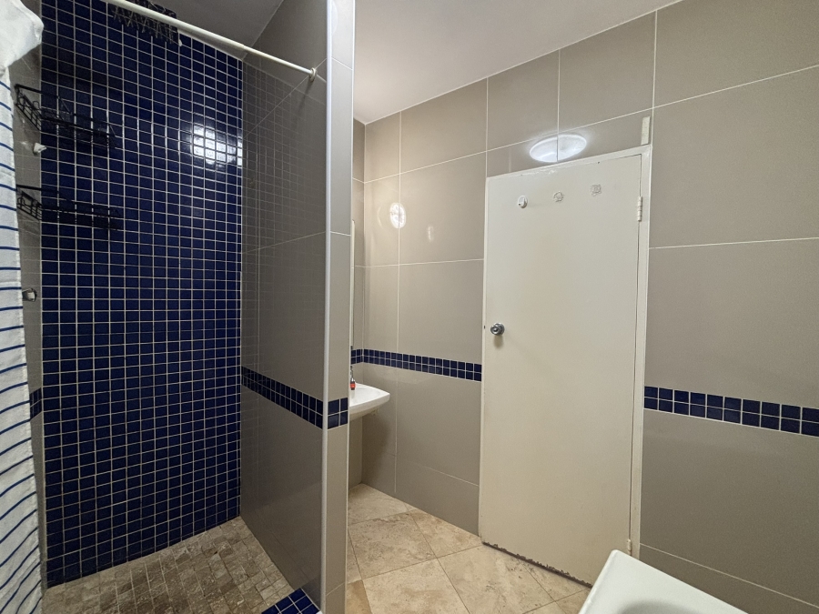 To Let 2 Bedroom Property for Rent in Vredehoek Western Cape